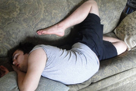 5 señales de que tu postura al dormir está afectando tu salud